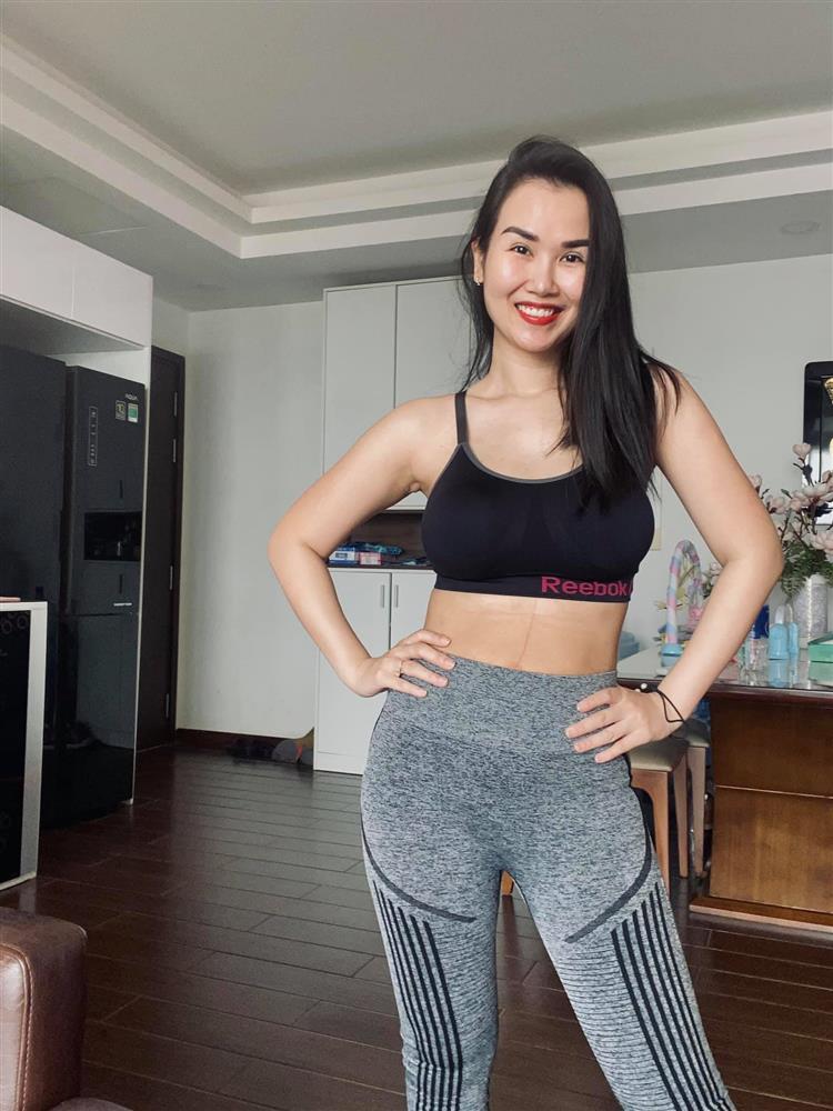 Võ Hạ Trâm body như lực sĩ sau 3 tháng sinh con dù không tập-1