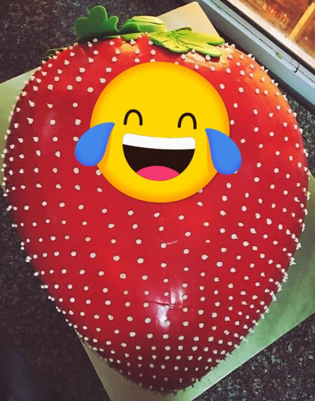 Đặt bánh kem dâu tây đỏ, thứ nhận về lại là quả cà tím-2