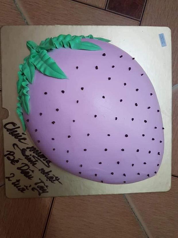 Đặt bánh kem dâu tây đỏ, thứ nhận về lại là quả cà tím-3