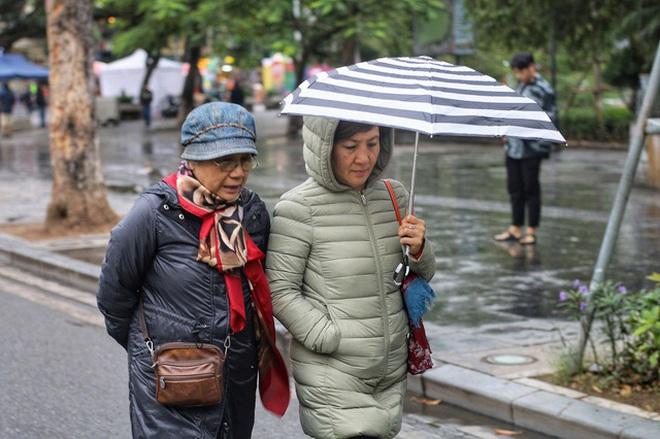 Bắc Bộ đón gió mùa Đông Bắc, Hà Nội mưa rét-1