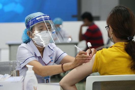 Tiêm mũi 2 vaccine Covid-19: Bị sốc mũi 1 có nên tiêm tiếp?