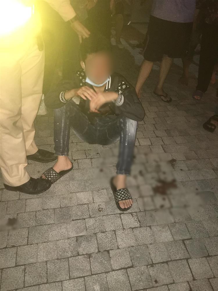 Gây tai nạn cho bà bầu, thanh niên bị CSGT dí đầu bắt quỳ-1