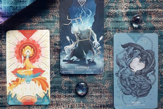 Bói bài Tarot thứ 6 ngày 22/10/2021: Đắm chìm trong sự lãng mạn