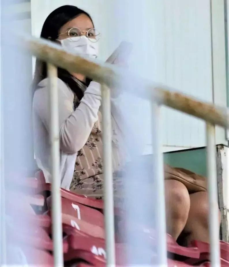 Hai nàng dâu hào môn kín như bưng chuyện bầu bí, sinh con-7