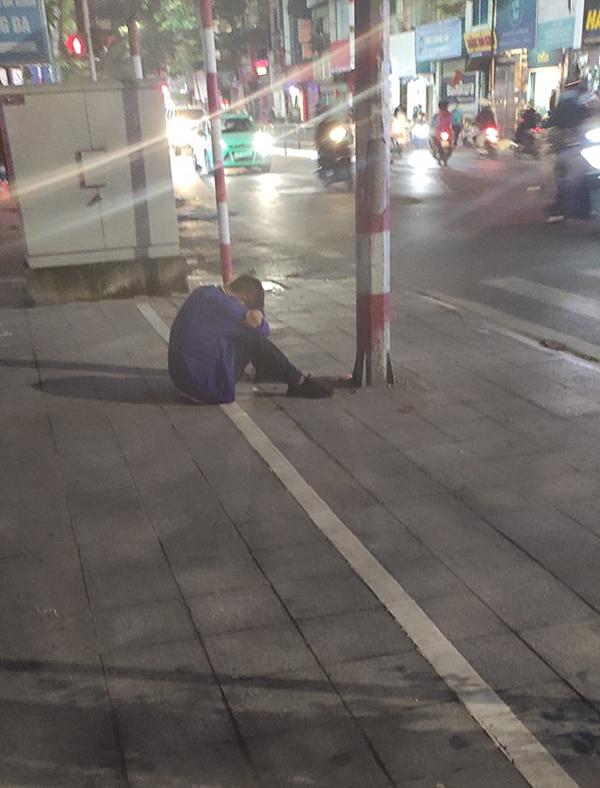 Bị đá đúng ngày 20/10, thanh niên khóc hơn 2 tiếng ngoài đường-2