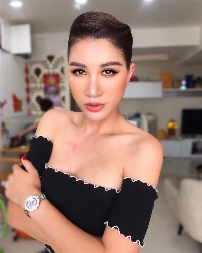 Xế hộp Trang Trần nằm gọn trên xe cứu hộ, chuyện gì đây?-4