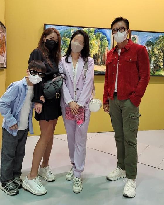 Con trai Lee Byung Hun lộ diện-1