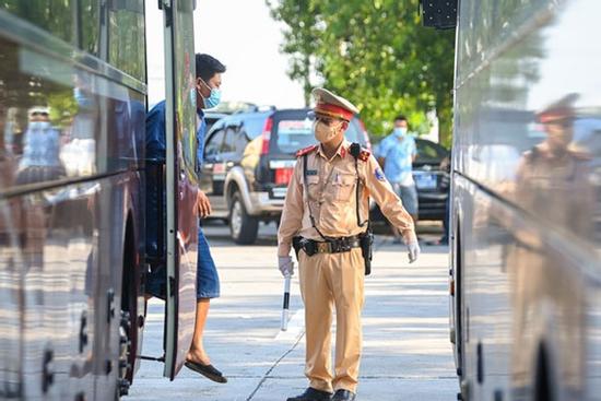 Xe khách 'chui' chở người nhiễm nCoV