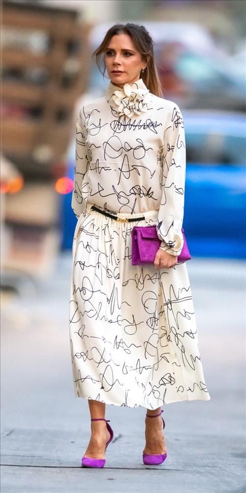 Victoria Beckham thích tạo nét bằng giày neon sang chảnh-2