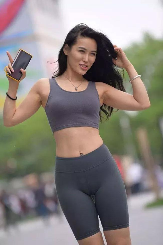 Biến đường phố thành phòng tập, nhiều chị em rát mặt vì bị chỉ trích-13