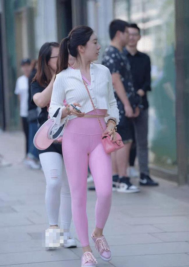 Biến đường phố thành phòng tập, nhiều chị em rát mặt vì bị chỉ trích-8