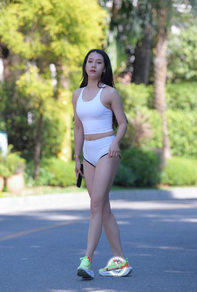 Biến đường phố thành phòng tập, nhiều chị em rát mặt vì bị chỉ trích-10