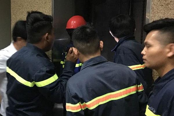 Thang máy tầng 7 mắc kẹt, cô gái bước ra rơi luôn xuống tử vong-1