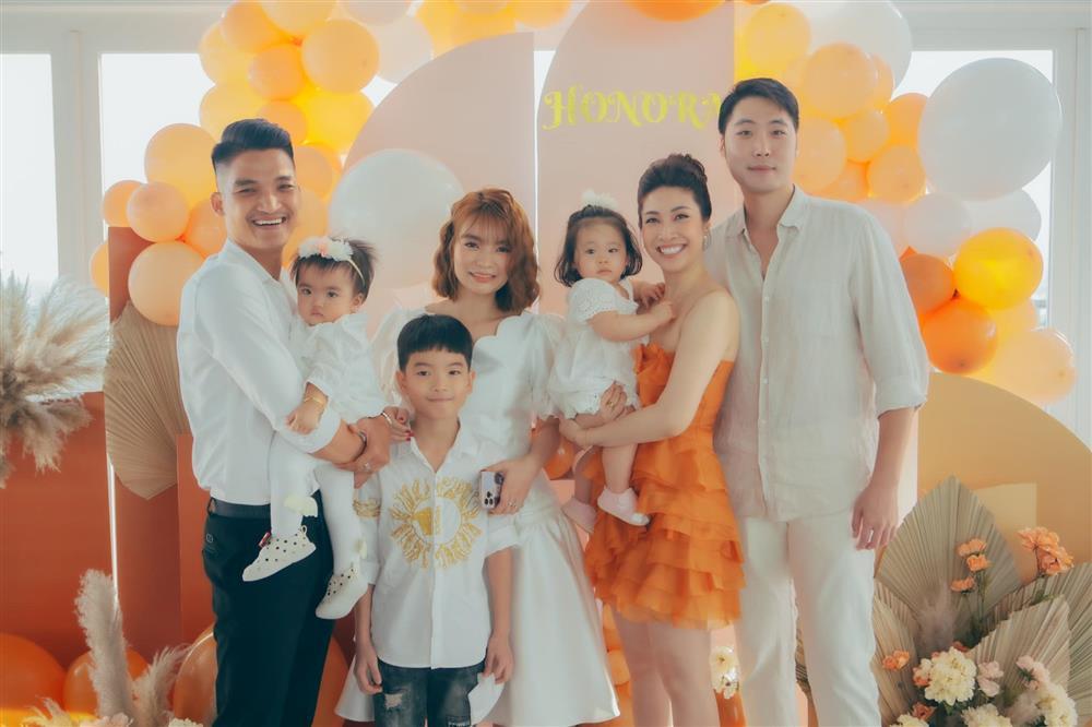 Con gái Mạc Văn Khoa quạu hết nấc khi ăn tiệc nhà Pha Lê-2