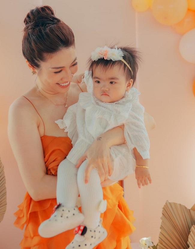 Con gái Mạc Văn Khoa quạu hết nấc khi ăn tiệc nhà Pha Lê-4