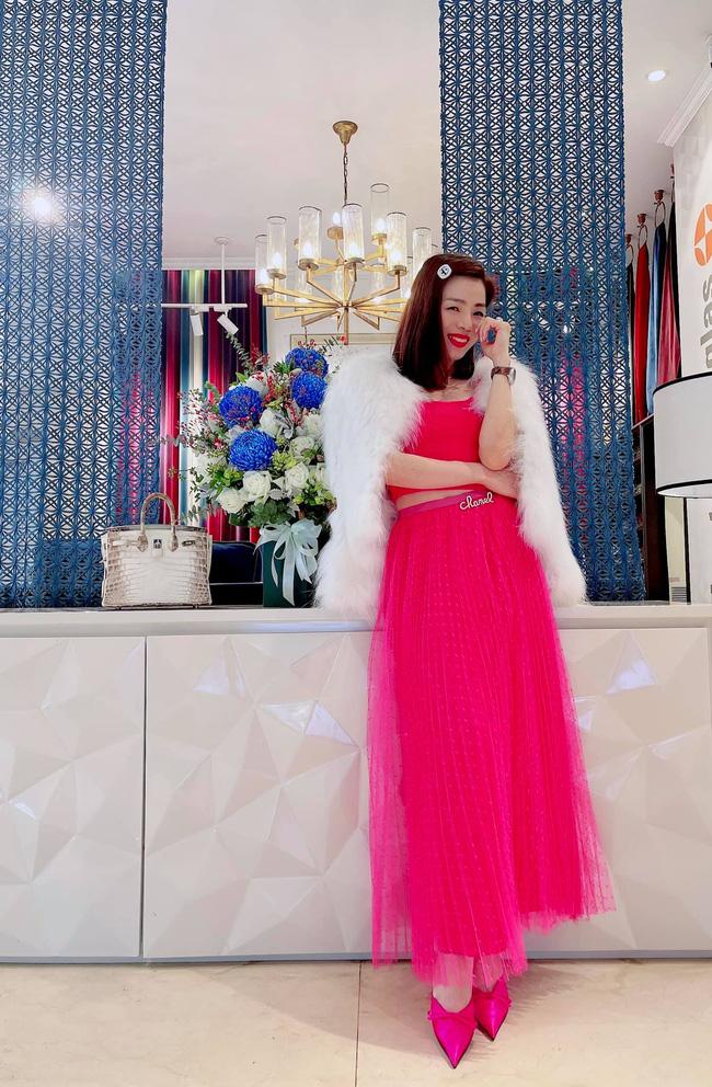 Lệ Quyên hack tuổi lố với màu hường sến trông đến ngợp-2