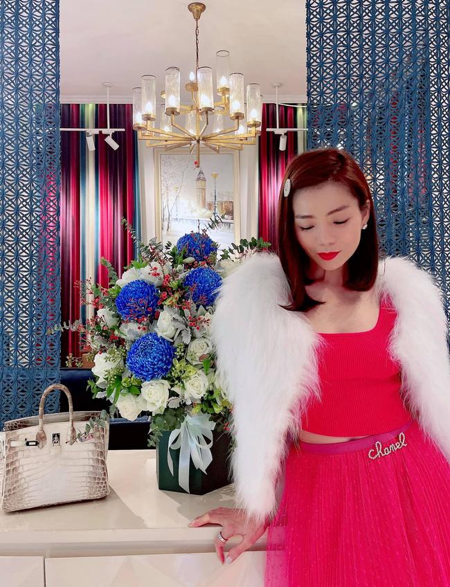 Lệ Quyên hack tuổi lố với màu hường sến trông đến ngợp-4