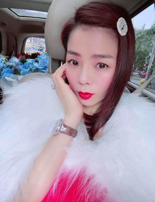 Lệ Quyên hack tuổi lố với màu hường sến trông đến ngợp-5