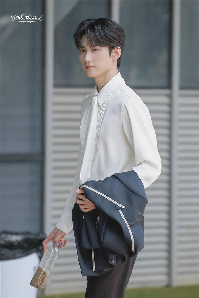 Rộ tin Dương Mịch hẹn hò trai đẹp Châu Kha Vũ kém 16 tuổi-3