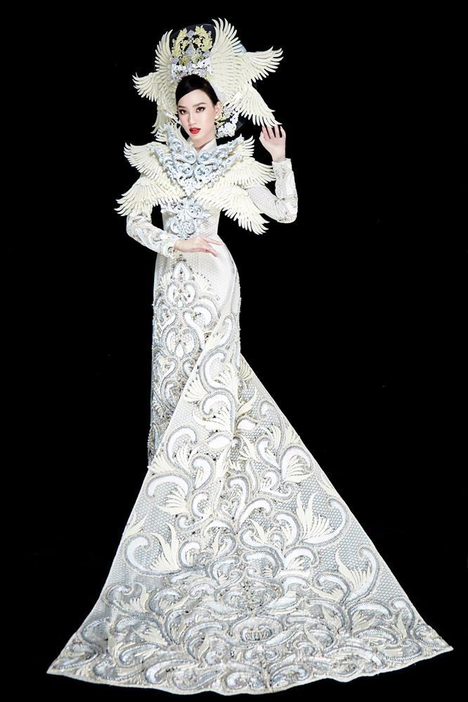 Mai Phương Thúy diện đầm xẻ hiểm - Đỗ Thị Hà mặc sắc trắng là lên ngôi-1