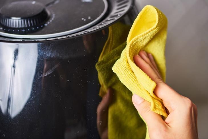 Bạn đã biết làm sạch nồi chiên không dầu đúng cách chưa?-7