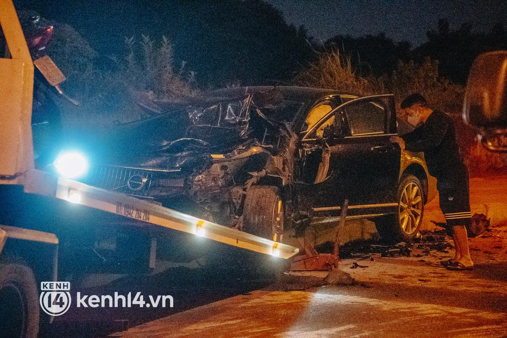 Hà Nội: 5 xe va chạm liên hoàn, nạn nhân văng từ mặt đường xuống đê-2