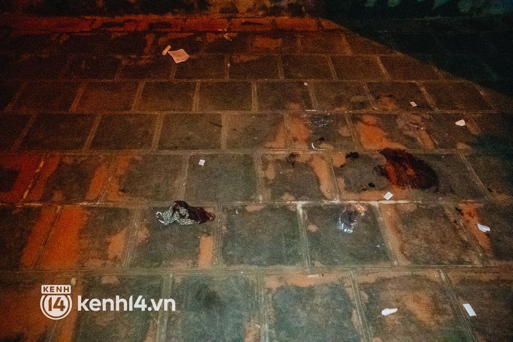 Hà Nội: 5 xe va chạm liên hoàn, nạn nhân văng từ mặt đường xuống đê-10