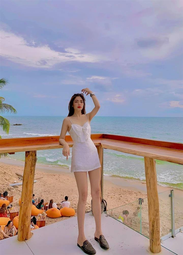 Body sexy hết nước chấm của bạn gái tin đồn Ngô Kiến Huy-5