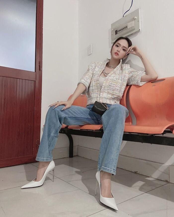 Hương Giang sủng ái quần jeans rộng và 1001 công thức mix&match-8