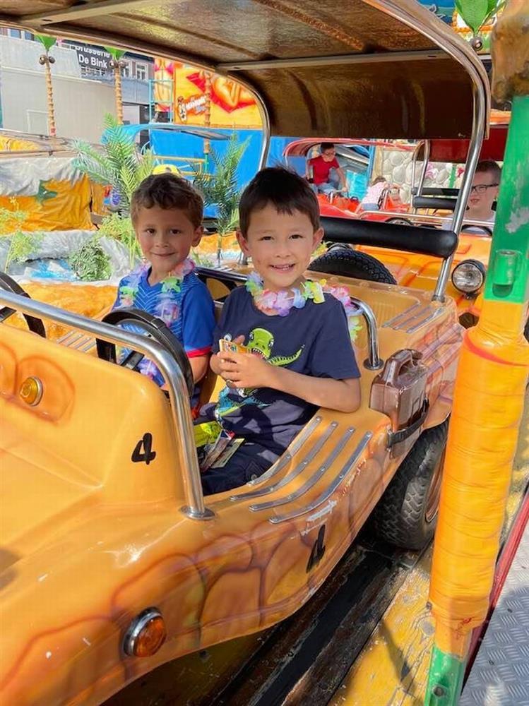 Clip: 2 con trai của cô bé Hmong nói tiếng Việt cưng xỉu-5