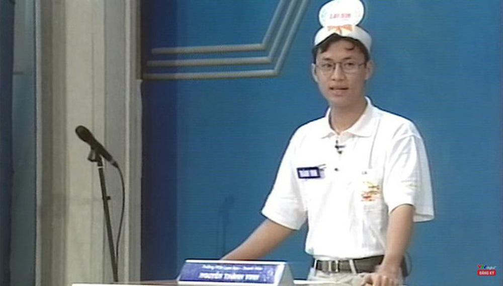 Á quân Olympia mùa 1: Phong hàm Phó Giáo sư, ngoại hình lạ lẫm-1