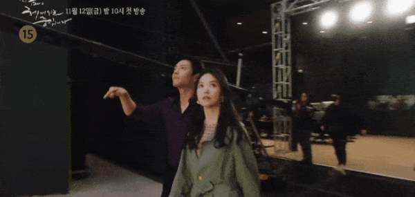 Song Hye Kyo cảm nắng trai trẻ trong teaser bom tấn mới-1