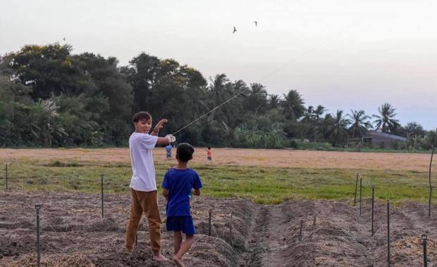 Rò rỉ ảnh Hồ Văn Cường vui đùa ở quê sau lùm xùm cát-xê?-1