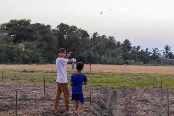 Clip Hồ Văn Cường về quê hát chạy show hậu tang lễ mẹ nuôi?-3