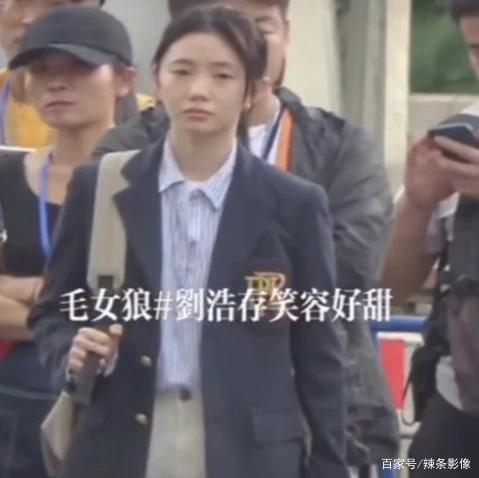 Tưởng Lưu Hạo Tồn đẹp như thơ nhưng hóa ra quá kém sắc?-2