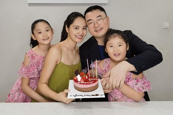 Tổ ấm Hương Giang và chồng Trung Quốc: 2 'trường phái' nhan sắc