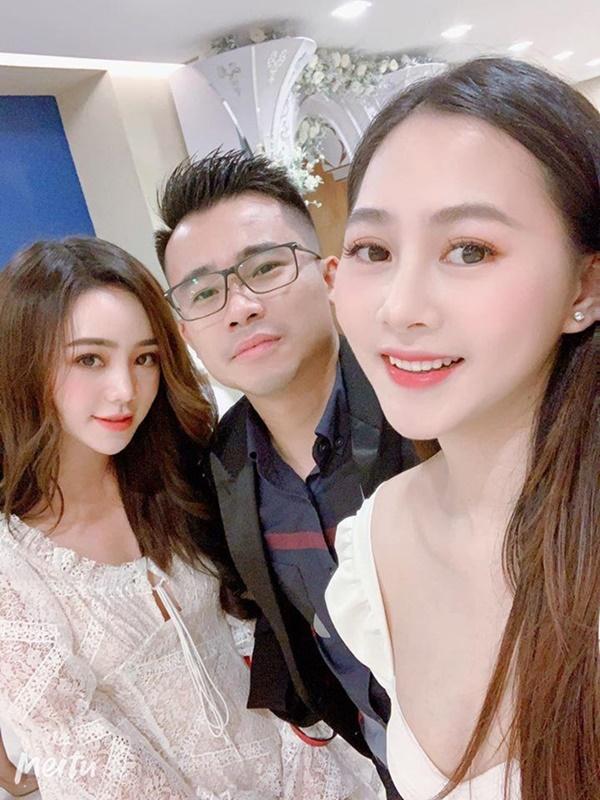 Quỳnh Kool (trái) và Yến Xôi là hai hot girl - diễn viên nổi tiếng từ series hài sitcom Kem xôi. Sở hữu nhan sắc xinh đẹp, cùng lối diễn xuất tự nhiên, hai người đẹp 9X nhanh chóng được nhiều khán giả biết tới. Sau khi rời nhóm hài, Quỳnh Kool và Yến Xôi đều có những hướng đi riêng.