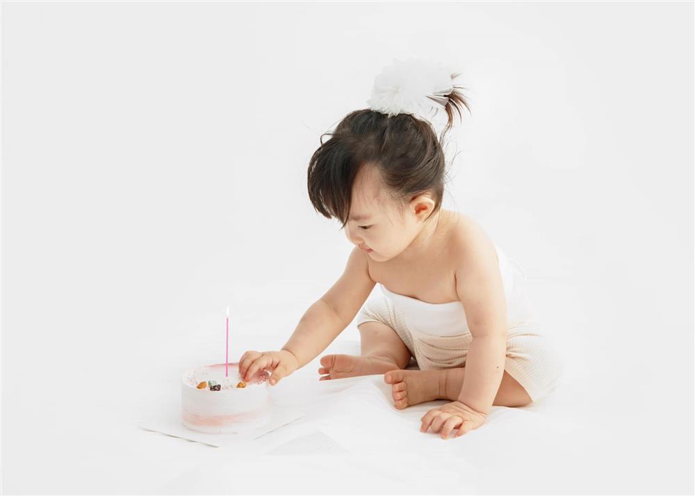 Sau ảnh cởi trần bị ném đá, ái nữ Đông Nhi lại mặc đồ cưng xỉu-8