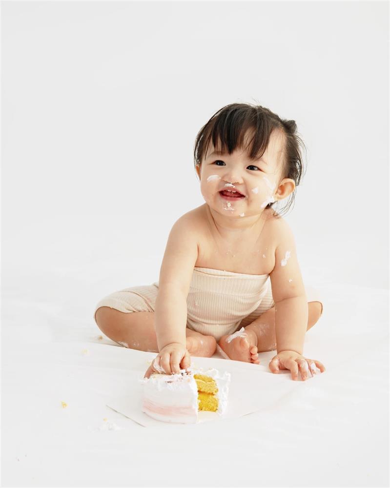 Sau ảnh cởi trần bị ném đá, ái nữ Đông Nhi lại mặc đồ cưng xỉu-9