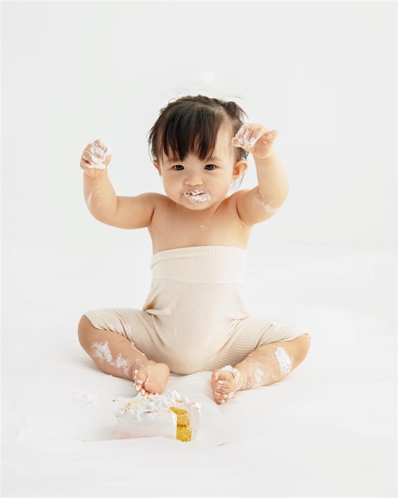 Sau ảnh cởi trần bị ném đá, ái nữ Đông Nhi lại mặc đồ cưng xỉu-11