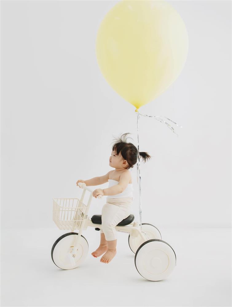 Sau ảnh cởi trần bị ném đá, ái nữ Đông Nhi lại mặc đồ cưng xỉu-12