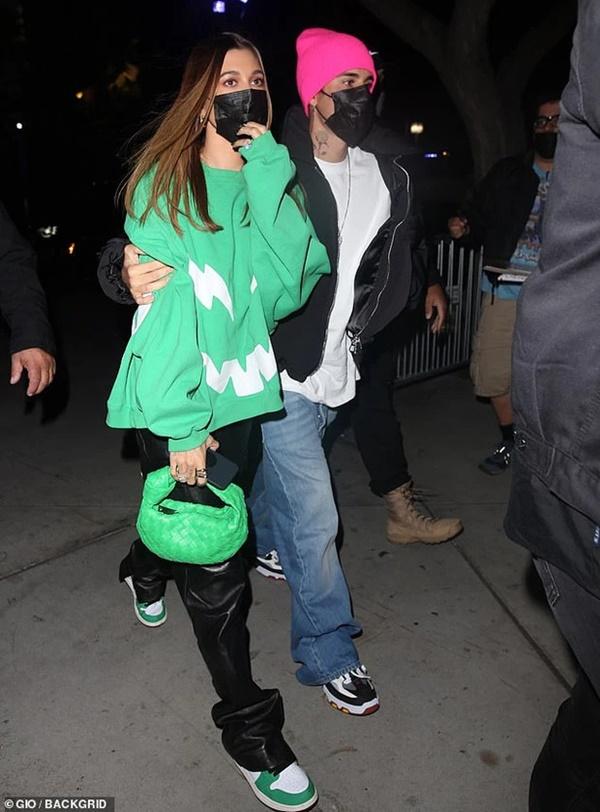 Chú ruột Alec Baldwin lao đao vì bắn chết người, Hailey hẹn hò tranh cãi-1