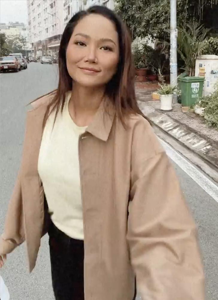 HHen Niê để lộ gương mặt nhiều vết thâm tím như bị bạo hành-6