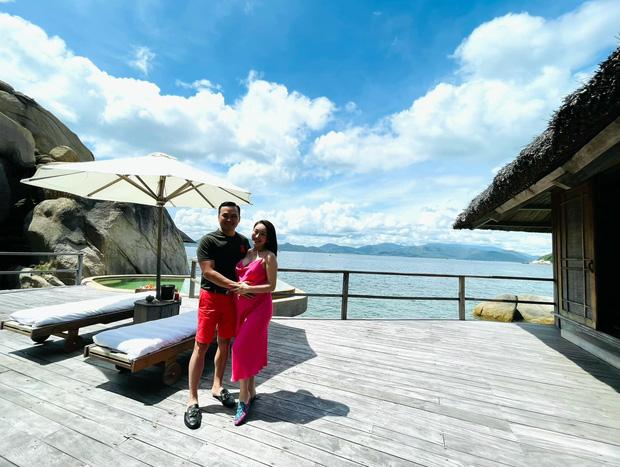 Chi Bảo tặng vợ kém 16 tuổi xế hộp 20 tỷ dịp chuẩn bị vỡ chum-9