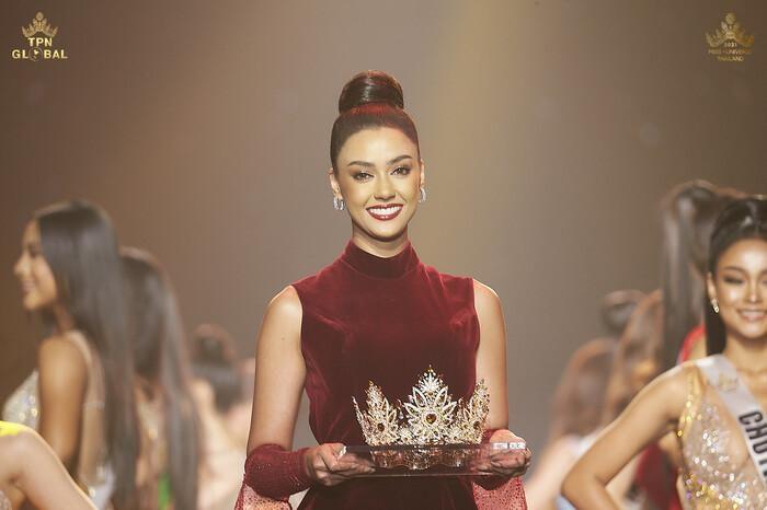 Thí sinh Miss Universe Thailand copy váy HHen Niê-1