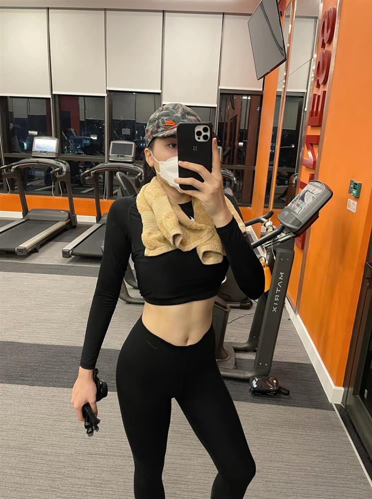 Hoa hậu Kỳ Duyên tung ảnh diện bikini, khoe vòng eo con kiến-6