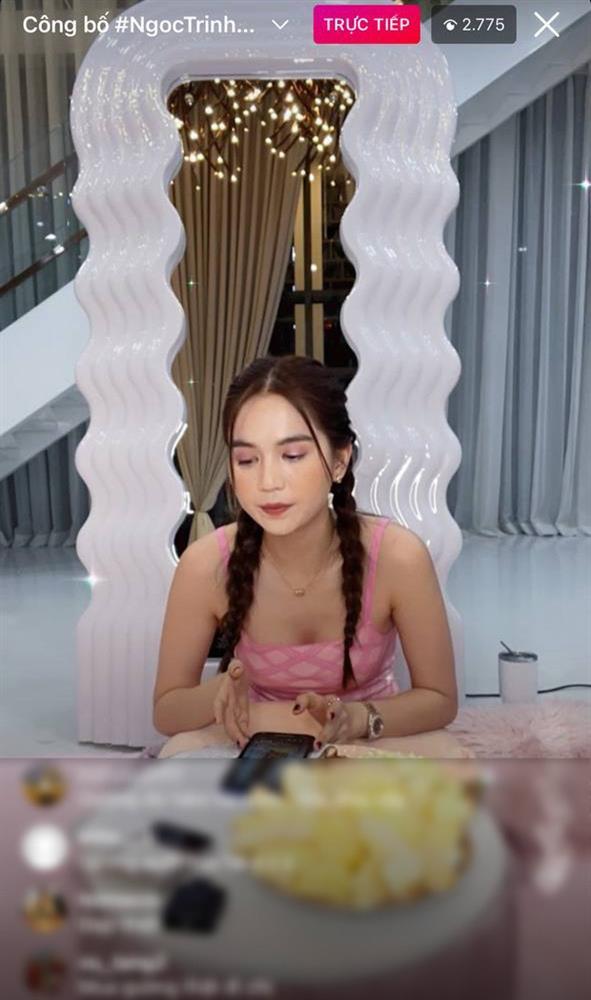 Ngọc Trinh lại tag hãng gương trong ảnh ngực trần: Cố chấp hay bị oan?-9