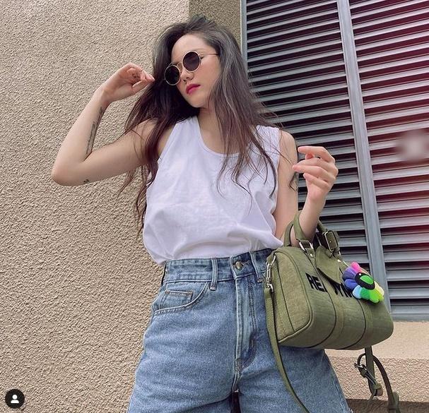 Hà Hồ lấy báo che vòng 1 táo bạo - Thiều Bảo Trâm khoe eo bé tí-3