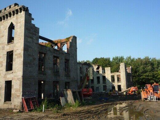 Tàn tích bệnh viện đậu mùa bị bỏ hoang giữa hòn đảo New York-5