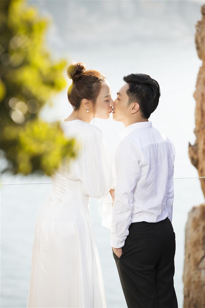 BST nụ hôn của vợ chồng Cường Đô La, xem mà ngại quá đi-2